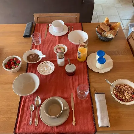 Les Chenes Verts Bed & Breakfast 3*