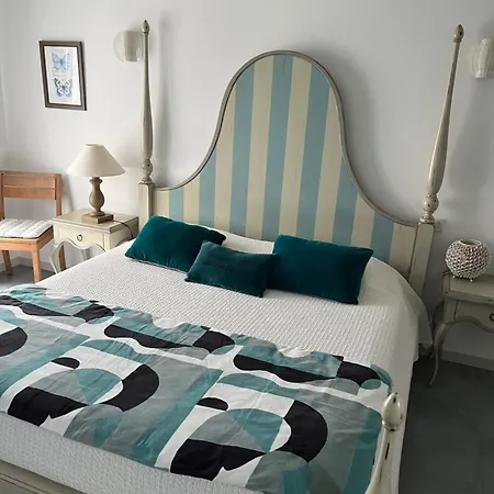 Les Chenes Verts Bed & Breakfast 3*